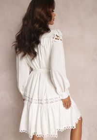 Renee - Biała Sukienka Koszulowa Achusa. Kolor: biały. Materiał: tkanina. Sezon: wiosna, jesień, lato. Typ sukienki: koszulowe #3