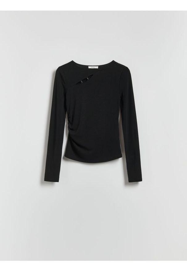 Reserved - Bluzka z ozdobnym detalem - czarny. Kolor: czarny. Materiał: dzianina, wiskoza