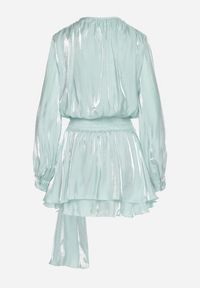 Born2be - Zielona Wiskozowa Sukienka Ozdobiona Wiązaniem i Falbanką Rallio. Okazja: na imprezę, na co dzień. Typ kołnierza: kołnierz z falbankami. Kolor: zielony. Materiał: wiskoza. Wzór: aplikacja. Typ sukienki: proste. Styl: casual, elegancki #7