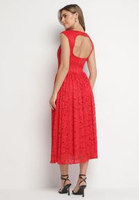 Born2be - Czerwona Koronkowa Sukienka o Rozkloszowanym Kroju z Odkrytymi Plecami Nelamia. Okazja: na co dzień, na imprezę. Kolor: czerwony. Materiał: koronka. Długość rękawa: bez rękawów. Styl: casual, elegancki, wizytowy #3