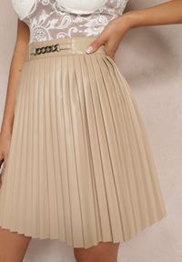 Renee - Beżowa Plisowana Spódnica Mini z Imitacji Skóry Eshin. Kolor: beżowy. Materiał: skóra #3