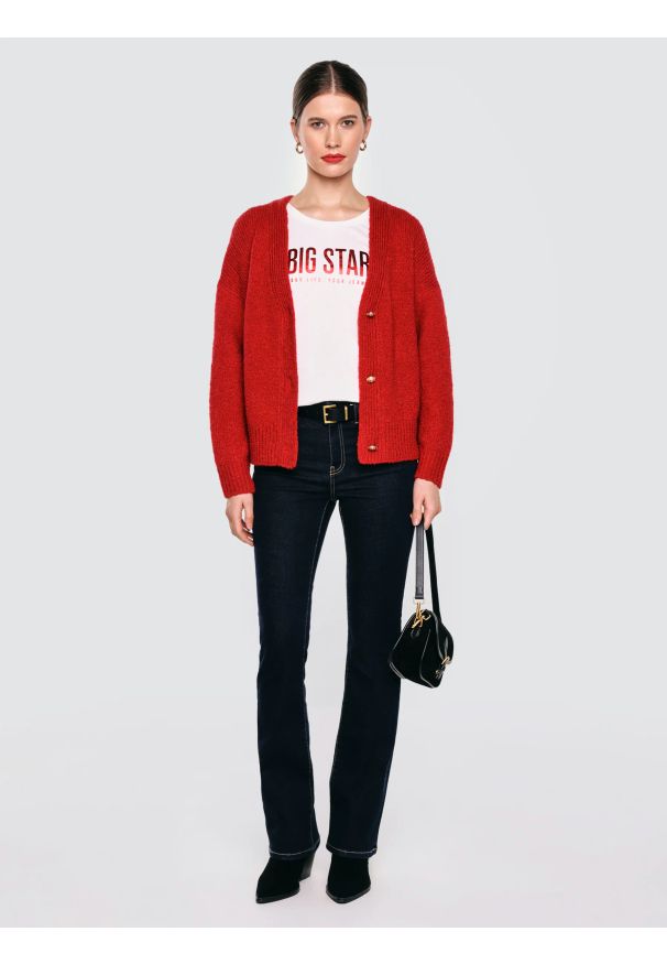 Big-Star - Koszulka damska z logo BIG STAR biała Betta 100. Okazja: na co dzień. Kolor: biały. Materiał: jeans, dzianina. Wzór: aplikacja, nadruk. Styl: casual, klasyczny, elegancki