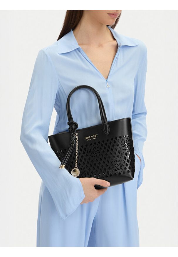 Nine West Torebka CEO-Essex Light-LDA8698A Czarny. Kolor: czarny. Materiał: skórzane
