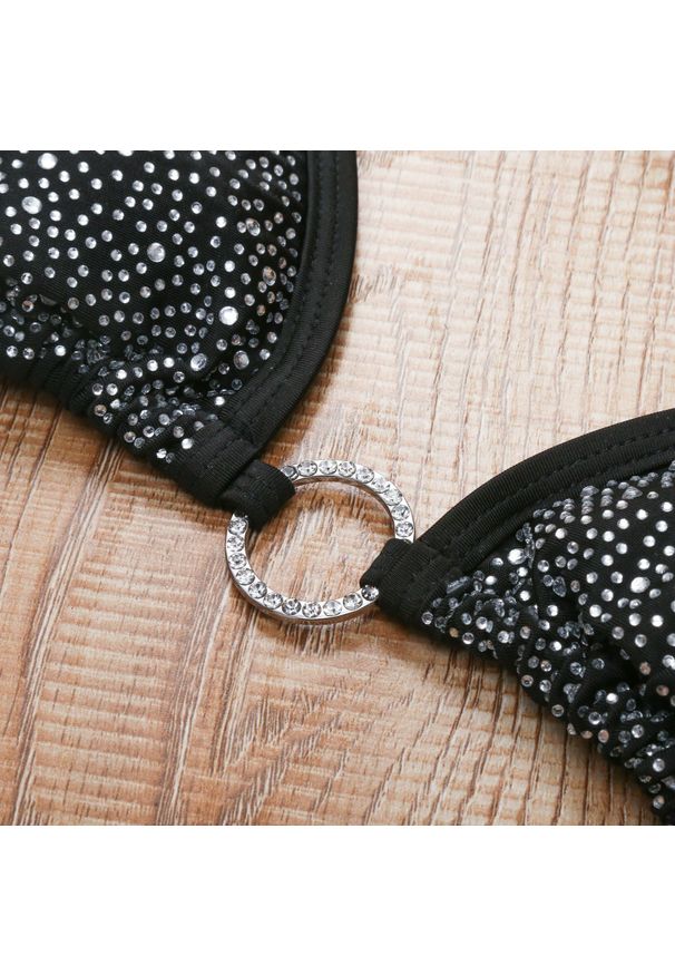 Intica - Bikini z cyrkoniami na plażę z regulowanymi ramiączkami Sivan. Kolor: różowy. Materiał: materiał. Wzór: aplikacja