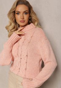 Renee - Jasnoróżowy Golf Wełniany z Warkoczykowym Splotem Emunsja. Typ kołnierza: golf. Kolor: różowy. Materiał: wełna. Długość rękawa: długi rękaw. Długość: długie. Wzór: ze splotem. Styl: klasyczny #4