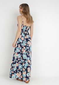 Born2be - Granatowa Sukienka Damaia. Typ kołnierza: kołnierz z falbankami. Kolor: niebieski. Materiał: wiskoza. Długość rękawa: na ramiączkach. Wzór: kwiaty. Długość: maxi #4