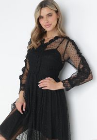 Born2be - Czarna Tiulowa Sukienka Midi z Koronkowymi Tasiemkami i Długimi Rękawami Kabienne. Kolor: czarny. Materiał: tiul, koronka. Długość rękawa: długi rękaw. Wzór: aplikacja, kropki. Długość: midi #2
