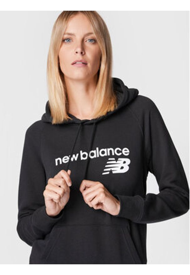 New Balance Bluza Classic Core Fleece WT03810 Czarny Relaxed Fit. Kolor: czarny. Materiał: syntetyk, bawełna