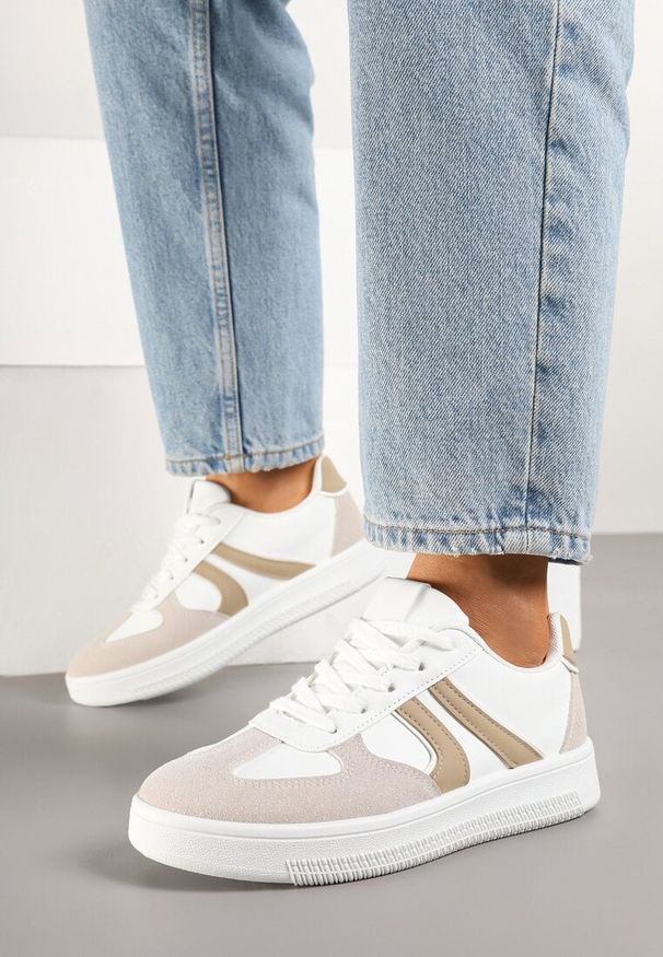 Born2be - Biało-Beżowe Sneakersy w Stylu Kultowych Tenisówek Setionis. Okazja: na co dzień. Nosek buta: okrągły. Kolor: biały. Materiał: jeans. Wzór: gładki. Obcas: na płaskiej podeszwie