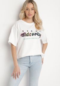 Born2be - Biały Oversizowy T-shirt z Napisem z Przodu i Gwiazdami na Plecach Ilanlith. Okazja: na co dzień. Kolor: biały. Materiał: jeans. Wzór: napisy. Sezon: wiosna. Styl: klasyczny, casual #7