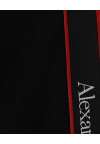 Alexander McQueen - ALEXANDER MCQUEEN - Czarna bluza z kapturem. Typ kołnierza: kaptur. Kolor: czarny. Materiał: bawełna. Długość rękawa: długi rękaw. Długość: długie. Wzór: aplikacja, nadruk #2