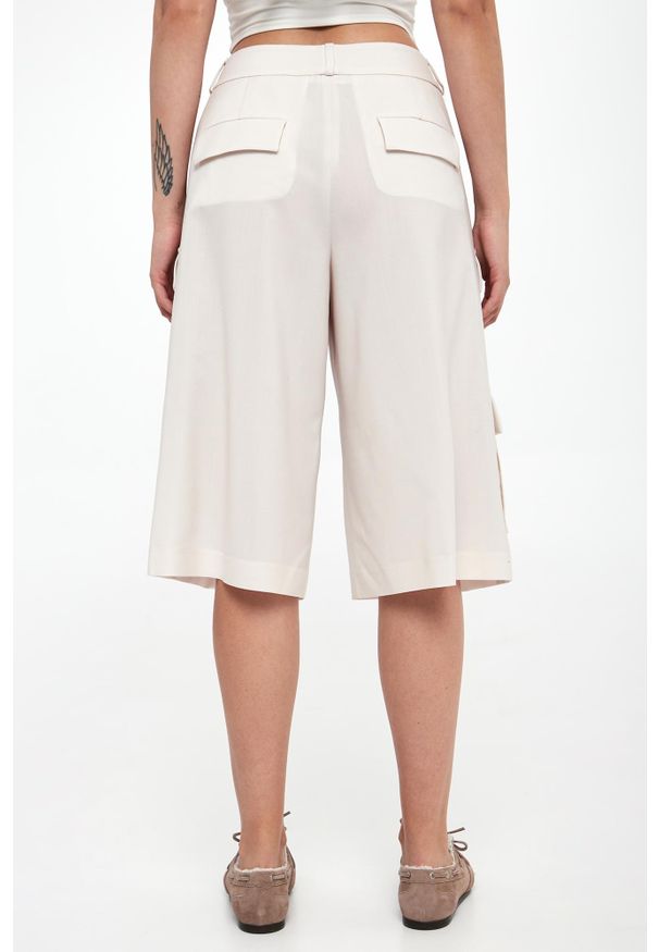 Bermudy damskie wełniane PESERICO. Materiał: wełna