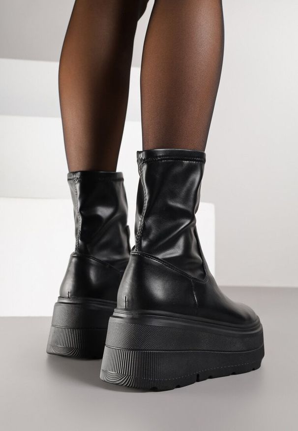 Renee - Czarne Botki Vices w Stylu Tech Gothic na Platformie Niorna. Zapięcie: bez zapięcia. Kolor: czarny. Materiał: koronka. Szerokość cholewki: normalna. Obcas: na platformie