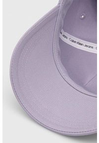 Calvin Klein Jeans czapka z daszkiem bawełniana kolor fioletowy z aplikacją. Kolor: fioletowy. Materiał: bawełna. Wzór: aplikacja #2