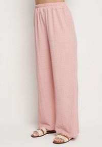 Born2be - Różowy Komplet Bluzka Bez Rękawów z Baskinką i Szerokie Spodnie Ulosinia. Kolor: różowy #4