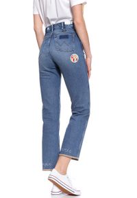 Wrangler - WRANGLER RETRO STRAIGHT BURNING GIRL W238GF11X. Wzór: aplikacja. Styl: retro #4