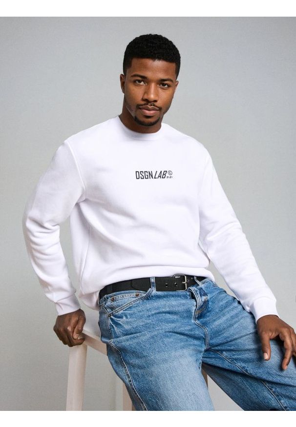 Sinsay - Regulowany pasek z klamrą - czarny. Kolor: czarny