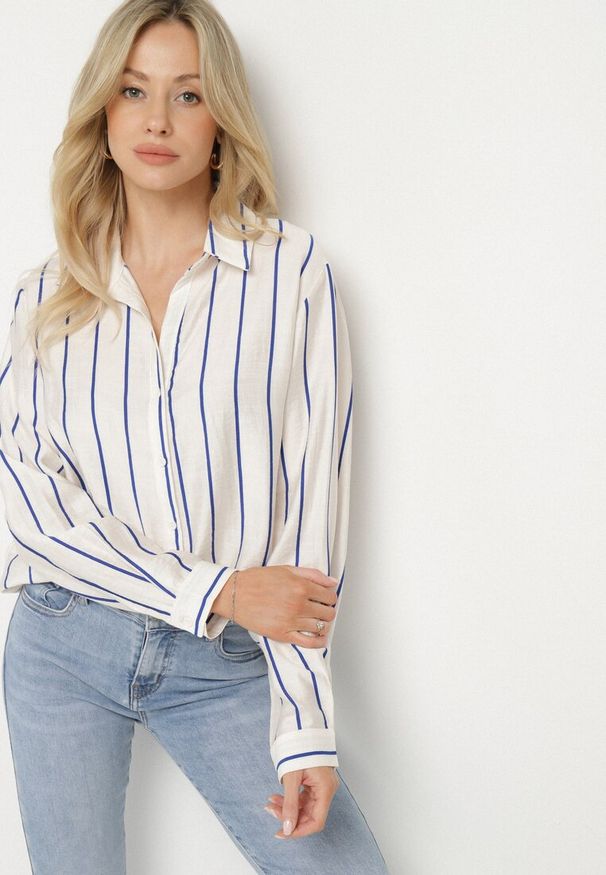 Born2be - Biała Koszula z Wiskozy i Bawełny w Cienkie Paseczki Mizzea. Okazja: na co dzień, na spacer. Typ kołnierza: kołnierzyk klasyczny. Kolor: biały. Materiał: wiskoza, bawełna. Długość rękawa: długi rękaw. Długość: długie. Styl: casual, klasyczny, elegancki