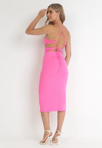 Born2be - Fuksjowa Sukienka Matthias. Kolor: różowy. Materiał: dzianina. Długość rękawa: na ramiączkach. Wzór: gładki. Typ sukienki: kopertowe. Styl: wizytowy, klasyczny, elegancki. Długość: midi #3