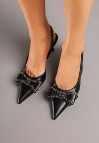 Renee - Czarne Sandały Vices na Kaczuszce Slingback z Kokardą i Nitami Fennadia. Okazja: na co dzień, na spacer. Zapięcie: sprzączka. Kolor: czarny. Materiał: jeans. Obcas: na szpilce. Styl: klasyczny, elegancki, casual. Wysokość obcasa: średni #3