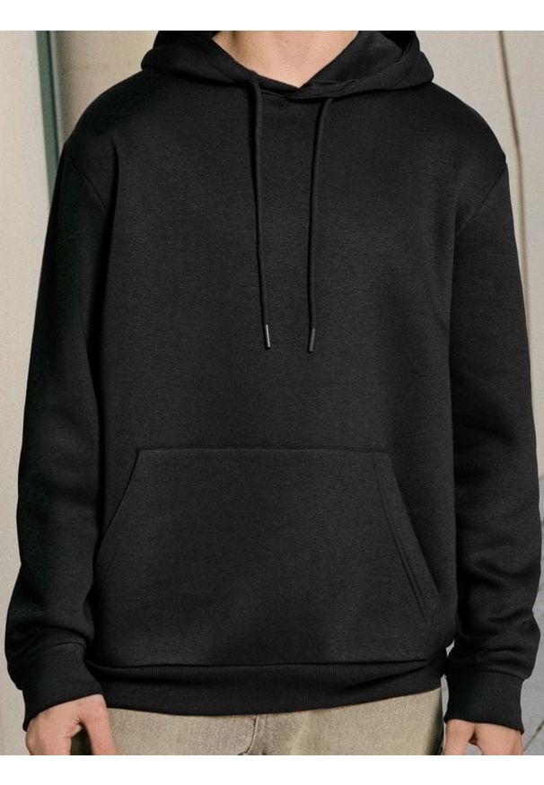 Sinsay - Bluza hoodie basic - czarny. Kolor: czarny