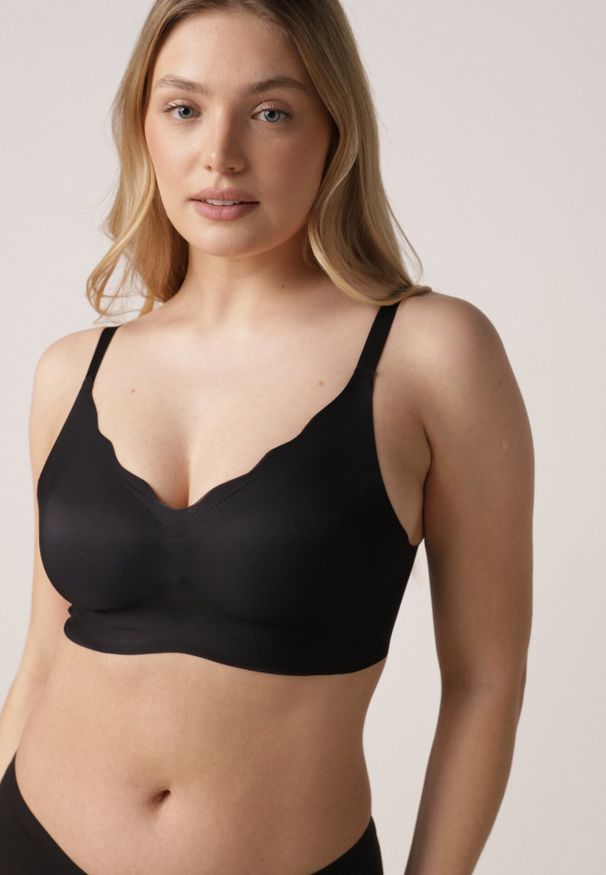 Born2be - Czarny Usztywniany Biustonosz Bezszwowy Bez Fiszbin Pretiona. Kolor: czarny. Materiał: materiał