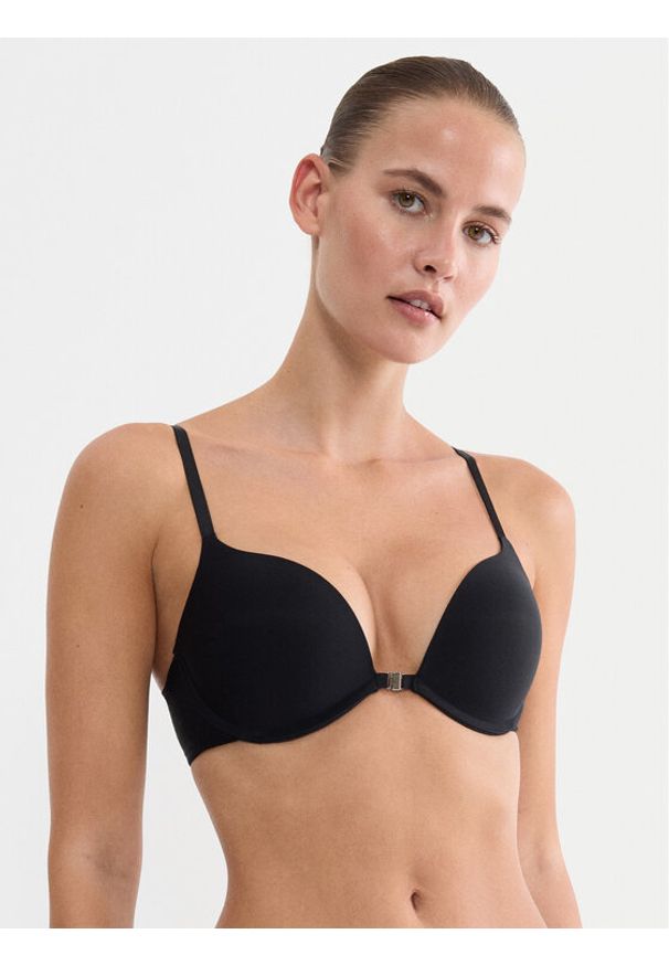 Triumph Biustonosz push-up Pure Micro 10226410 Czarny. Kolor: czarny. Materiał: syntetyk. Rodzaj stanika: push-up