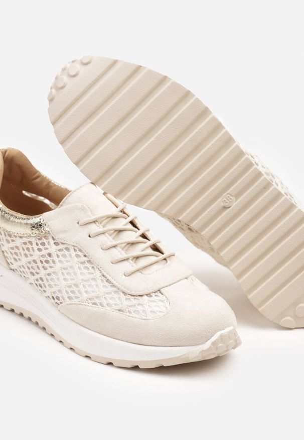 Born2be - Beżowe Ażurowe Sneakersy Ozdobione Metalicznymi Wstawkami Sdivane. Okazja: na co dzień. Kolor: beżowy. Materiał: jeans. Wzór: aplikacja, ażurowy. Obcas: na płaskiej podeszwie