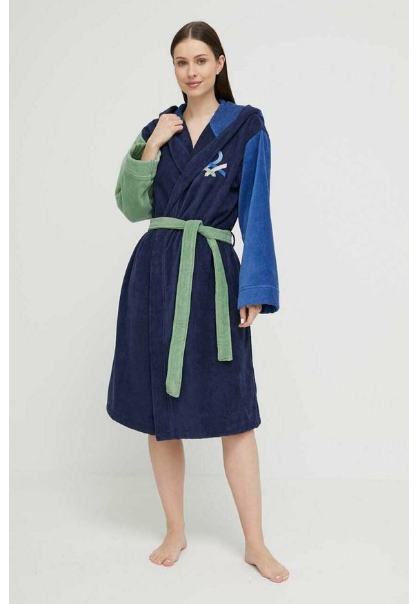 United Colors of Benetton szlafrok bawełniany kolor granatowy. Typ kołnierza: kaptur. Kolor: niebieski. Materiał: bawełna. Długość: długie