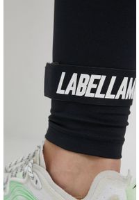 LABELLAMAFIA - LaBellaMafia legginsy treningowe Essentials damskie kolor czarny z nadrukiem. Stan: podwyższony. Kolor: czarny. Wzór: nadruk