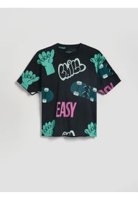 Reserved - Bawełniany t-shirt z nadrukiem - czarny. Kolor: czarny. Materiał: bawełna. Wzór: nadruk