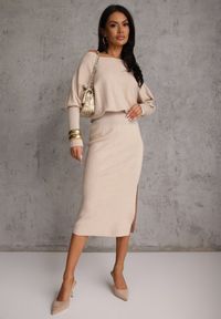 Renee - Beżowa Nietoperzowa Sukienka z Dzianiny z Wiskozą z Dekoltem w Łódkę Yuzoma. Typ kołnierza: dekolt w łódkę. Kolor: beżowy. Materiał: dzianina, wiskoza. Typ sukienki: oversize #8