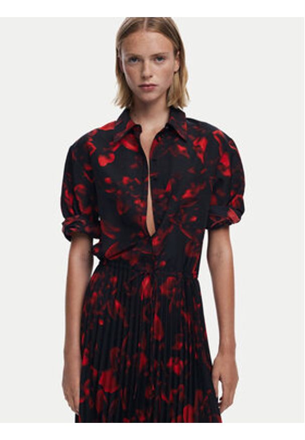 Desigual Sukienka koszulowa Plisado 25WWVW16 Czerwony Regular Fit. Kolor: czerwony. Materiał: syntetyk. Typ sukienki: koszulowe