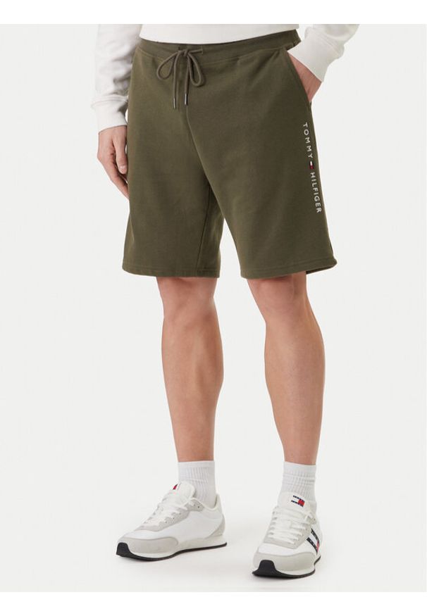TOMMY HILFIGER - Tommy Hilfiger Szorty sportowe UM0UM03452 Zielony Regular Fit. Kolor: zielony. Materiał: bawełna. Styl: sportowy