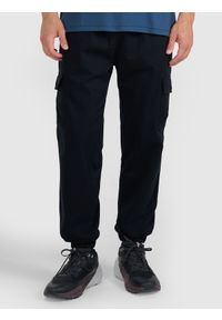 4f - 4F Spodnie casual cargo męskie - czarne M. Okazja: na co dzień. Kolor: czarny. Materiał: tkanina, bawełna, materiał. Styl: casual #2