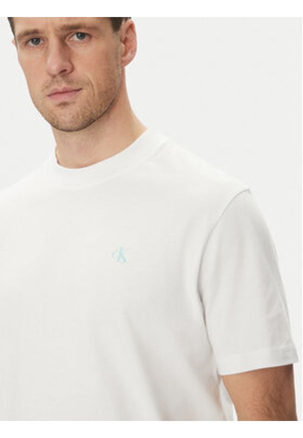 Calvin Klein Jeans T-Shirt Painted J30J327523 Biały Regular Fit. Kolor: biały. Materiał: bawełna