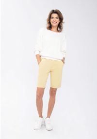 Volcano - Żółte szorty damskie z paskiem P-MIYA. Kolekcja: plus size. Kolor: żółty. Materiał: bawełna, skóra, tkanina. Wzór: gładki. Sezon: lato. Styl: klasyczny