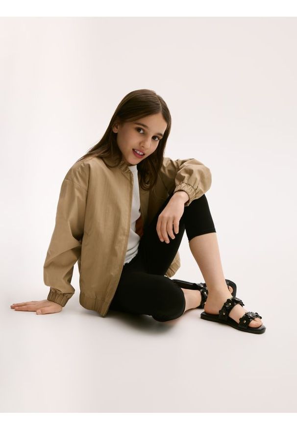 Reserved - Krótkie legginsy z marszczeniem - czarny. Kolor: czarny. Materiał: bawełna. Długość: krótkie