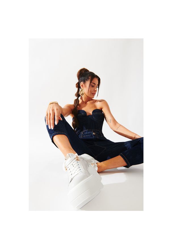 Białe Sneakersy Carinii Wygodne Sportowe Obuwie Damskie. Okazja: na co dzień. Kolor: biały. Materiał: materiał