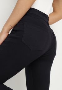 Born2be - Granatowe Jeansy Skinny z Bawełną Zarinel. Okazja: na co dzień. Kolor: niebieski. Długość: długie. Styl: elegancki, casual #4