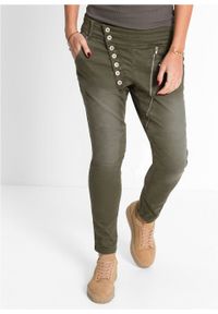 Spodnie ze stretchem z asymetryczną plisą guzikową bonprix ciemnooliwkowy. Kolor: zielony #5