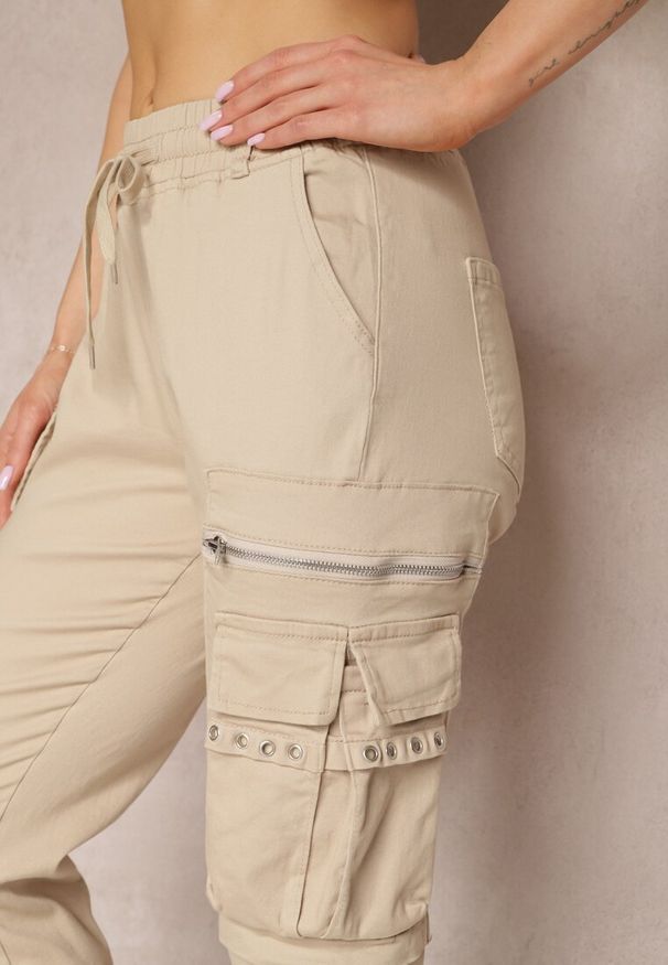 Renee - Beżowe Bawełniane Spodnie Bojówki z Gumką w Talii i Kieszeniami Zolarae. Okazja: na co dzień. Kolor: beżowy. Materiał: bawełna. Styl: casual, elegancki