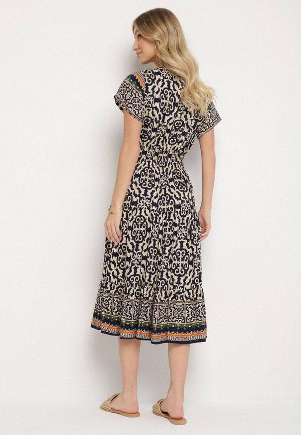 Born2be - Granatowa Bawełniana Sukienka z Guzikami i Ornamentnym Wzorem Zisselle. Kolor: niebieski. Materiał: bawełna