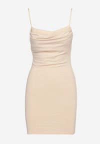 Born2be - Beżowa Sukienka o Dopasowanym Fasonie na Cienkich Ramiączkach z Lejącym Dekoltem Dociela. Okazja: na wesele, na randkę, na ślub cywilny. Kolor: beżowy. Długość rękawa: na ramiączkach. Styl: klasyczny #7