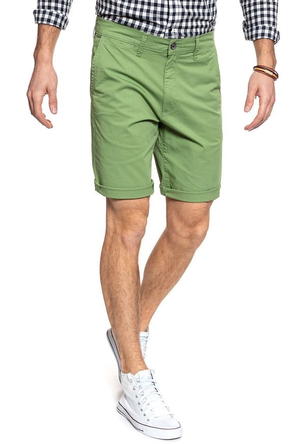 Wrangler - SPODENKI MĘSKIE WRANGLER CHINO SHORT JADE GREEN W14AKM33H 112126562. Wzór: aplikacja