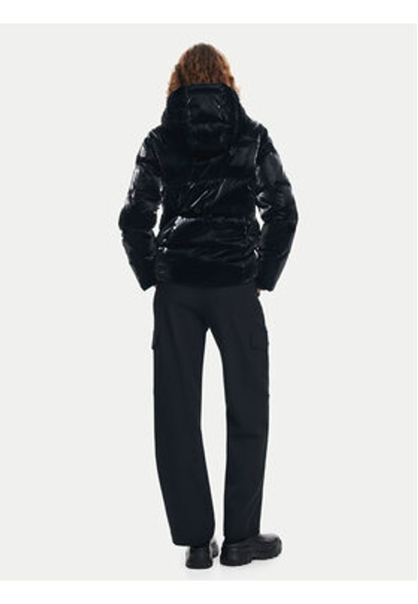 Desigual Kurtka zimowa Flam 24WWEWBP Czarny Regular Fit. Kolor: czarny. Materiał: syntetyk. Sezon: zima