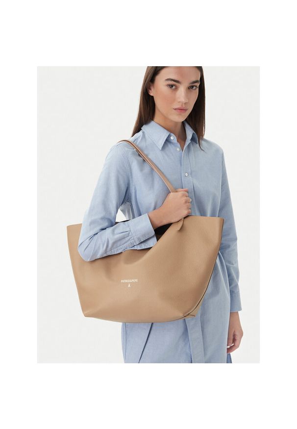 Torebka Patrizia Pepe. Kolor: beżowy