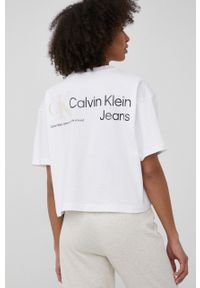 Calvin Klein Jeans t-shirt bawełniany kolor biały. Kolor: biały. Materiał: bawełna. Długość rękawa: krótki rękaw. Długość: krótkie. Wzór: nadruk