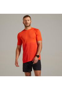 KIPRUN - Koszulka do biegania męska Kiprun Care. Kolor: różowy, wielokolorowy, czerwony. Materiał: materiał, poliester, poliamid. Wzór: ze splotem #1