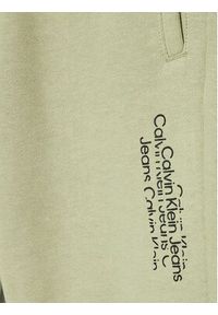 Calvin Klein Jeans Spodnie dresowe Repeat Inst. Logo IB0IB01568 Zielony Regular Fit. Kolor: zielony. Materiał: bawełna, dresówka #3